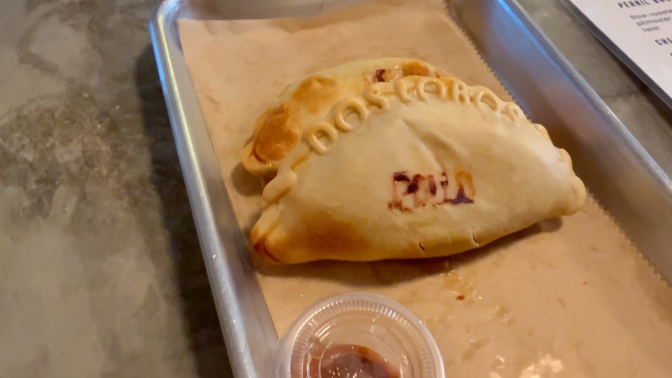 Dos Lobos empanada